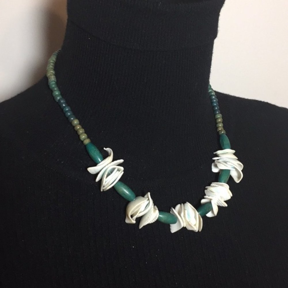 Bohemian Jewelry Natural Stones & Shell Necklace 18" long - Picture 3 of 7